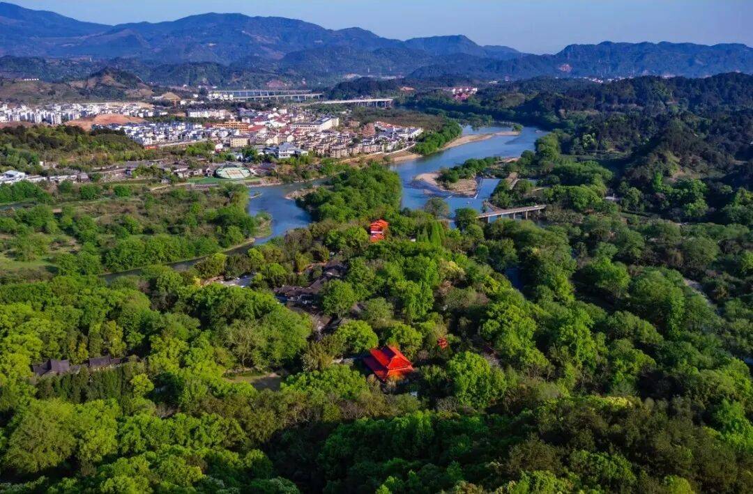 为什么年轻人迷上了爬山? | 秋高气爽<strong></p>
<p>比特币交易所</strong>,是时候出发了→