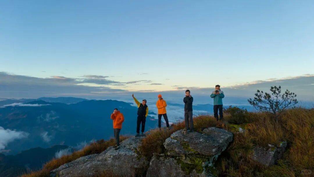 为什么年轻人迷上了爬山? | 秋高气爽<strong></p>
<p>比特币交易所</strong>,是时候出发了→