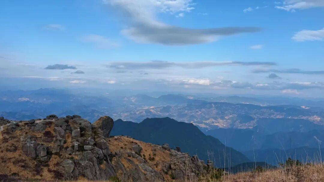 为什么年轻人迷上了爬山? | 秋高气爽<strong></p>
<p>比特币交易所</strong>,是时候出发了→