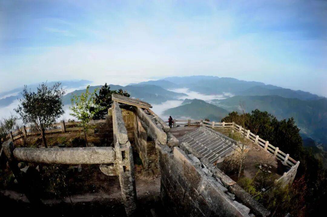 为什么年轻人迷上了爬山? | 秋高气爽<strong></p>
<p>比特币交易所</strong>,是时候出发了→