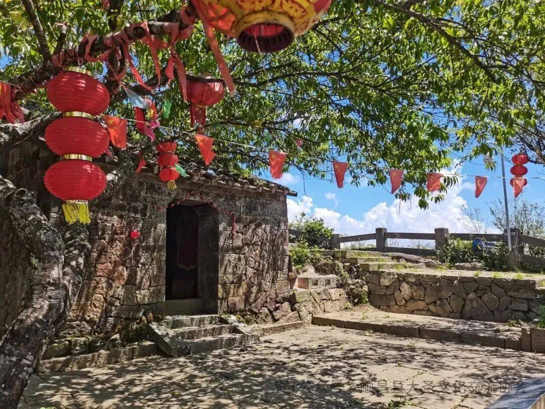 为什么年轻人迷上了爬山? | 秋高气爽<strong></p>
<p>比特币交易所</strong>,是时候出发了→