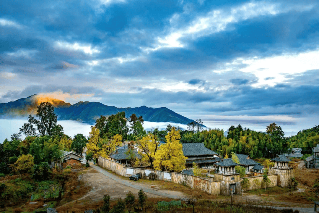 为什么年轻人迷上了爬山? | 秋高气爽<strong></p>
<p>比特币交易所</strong>,是时候出发了→