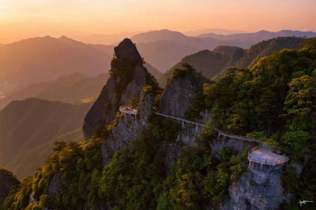 为什么年轻人迷上了爬山? | 秋高气爽<strong></p>
<p>比特币交易所</strong>,是时候出发了→