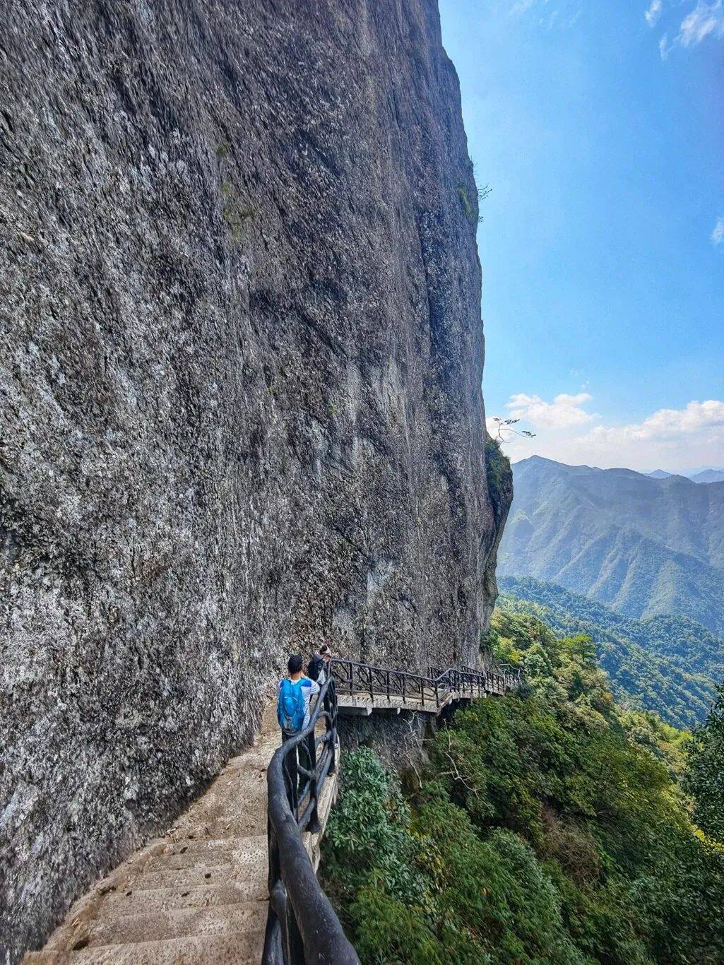 为什么年轻人迷上了爬山? | 秋高气爽<strong></p>
<p>比特币交易所</strong>,是时候出发了→