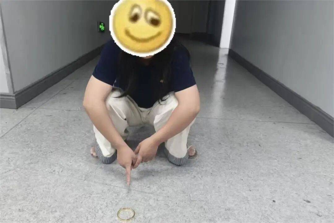 江西一新娘金手镯婚前被堂嫂掉包成铜手镯<strong></p>
<p>比特币k线图</strong>,堂嫂事后还淡定去吃席,目前已被采取刑事强制措施