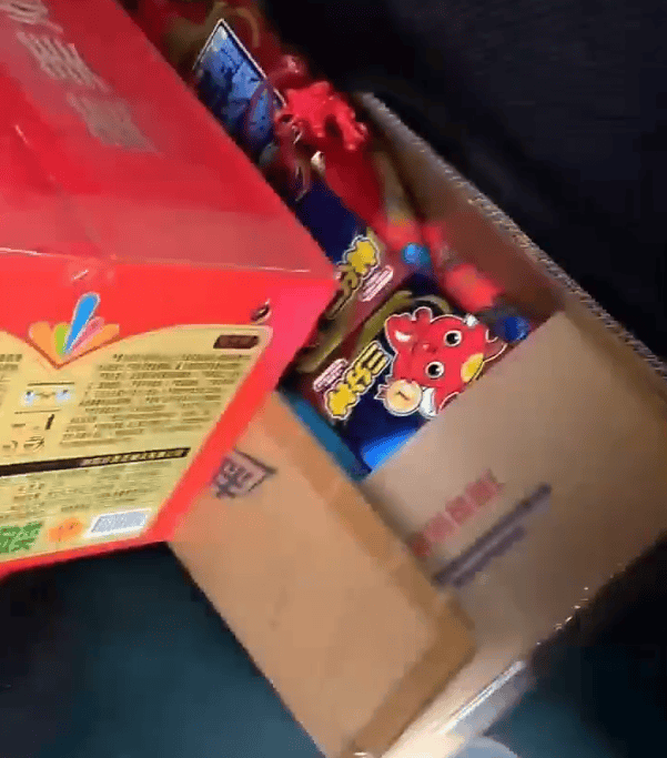 密密麻麻堆满!两亲家为给子女婚礼“添彩”<strong></p>
<p>一个比特币多少钱</strong>,竟把私家车变成移动“火药库”