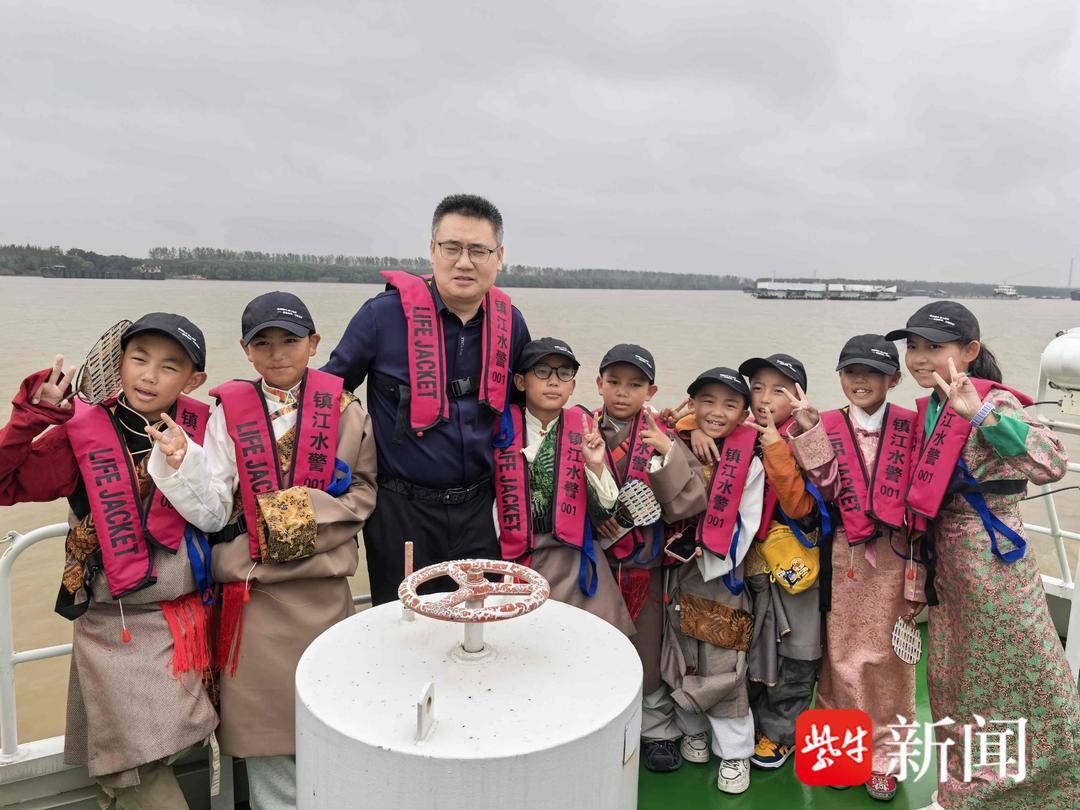 “叔叔是江苏的<strong></p>
<p>一个比特币多少钱</strong>，将来一定带你们去看看！”镇江警官不忘承诺，四次组织近百名藏区学子来苏研学