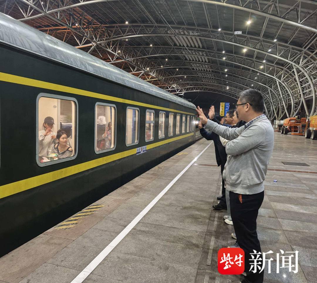 “叔叔是江苏的<strong></p>
<p>一个比特币多少钱</strong>，将来一定带你们去看看！”镇江警官不忘承诺，四次组织近百名藏区学子来苏研学