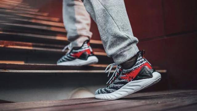 粗暴降薪<strong></p>
<p>一个比特币多少钱</strong>,“一代鞋王”怎么了?