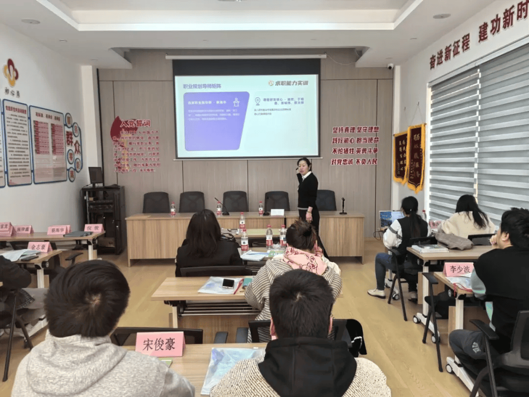 霜降·职场收获季|秋暮露成霜<strong></p>
<p>一个比特币多少钱</strong>,云卷寒风降