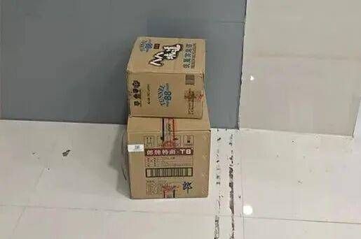 临沂俩小伙偷摸去派出所门口放下<strong></p>
<p>比特币目前价格</strong>了…