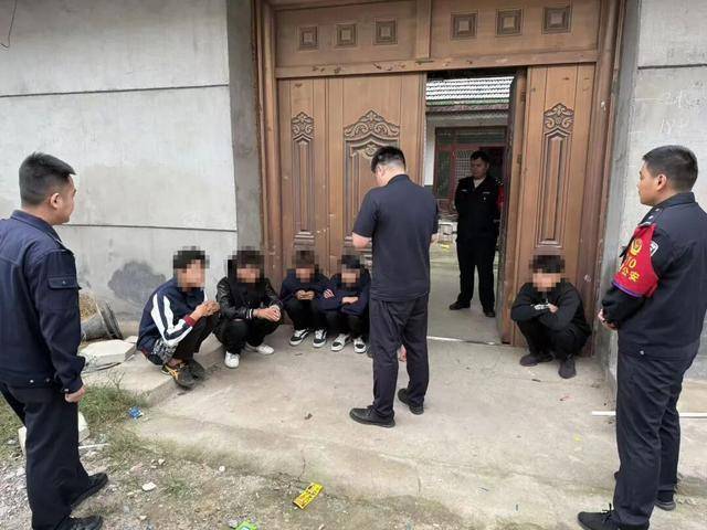 临沂俩小伙偷摸去派出所门口放下<strong></p>
<p>比特币目前价格</strong>了…