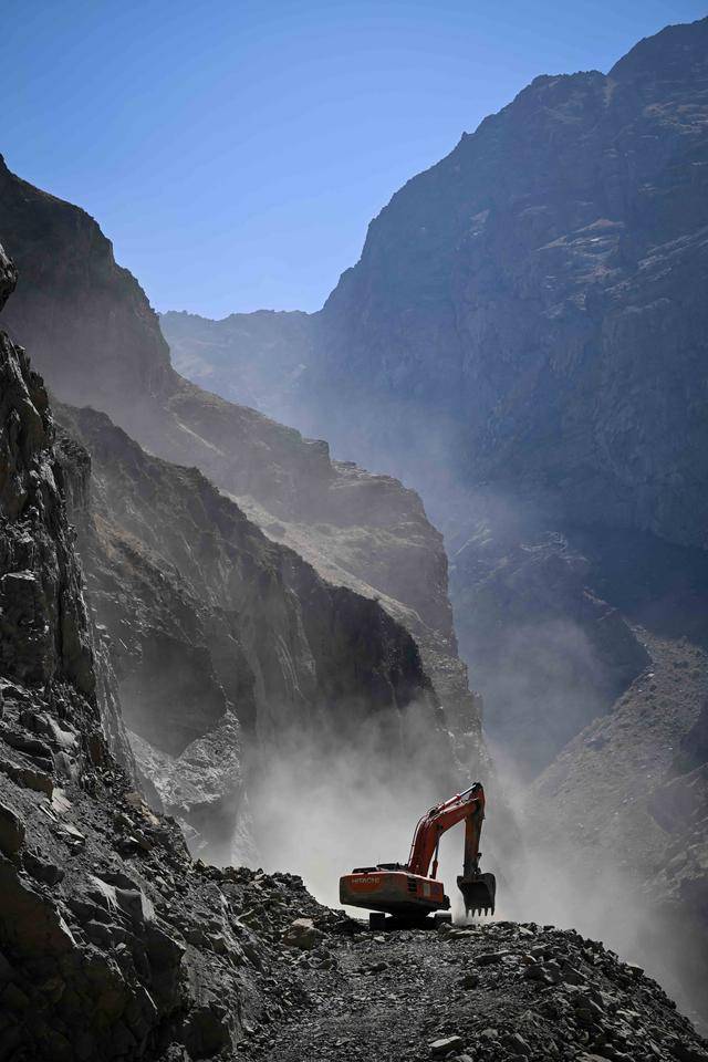 青年说 | 到中亚<strong></p>
<p>比特币目前价格</strong>，奔赴一场激动人心的“探秘”