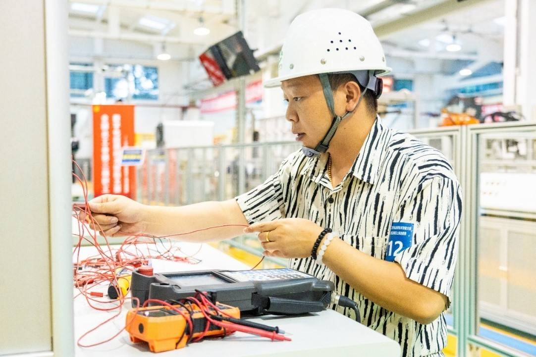 上海机器人系统运维选手集训有序推进<strong></p>
<p>比特币目前价格</strong>,“破阵”指日可待