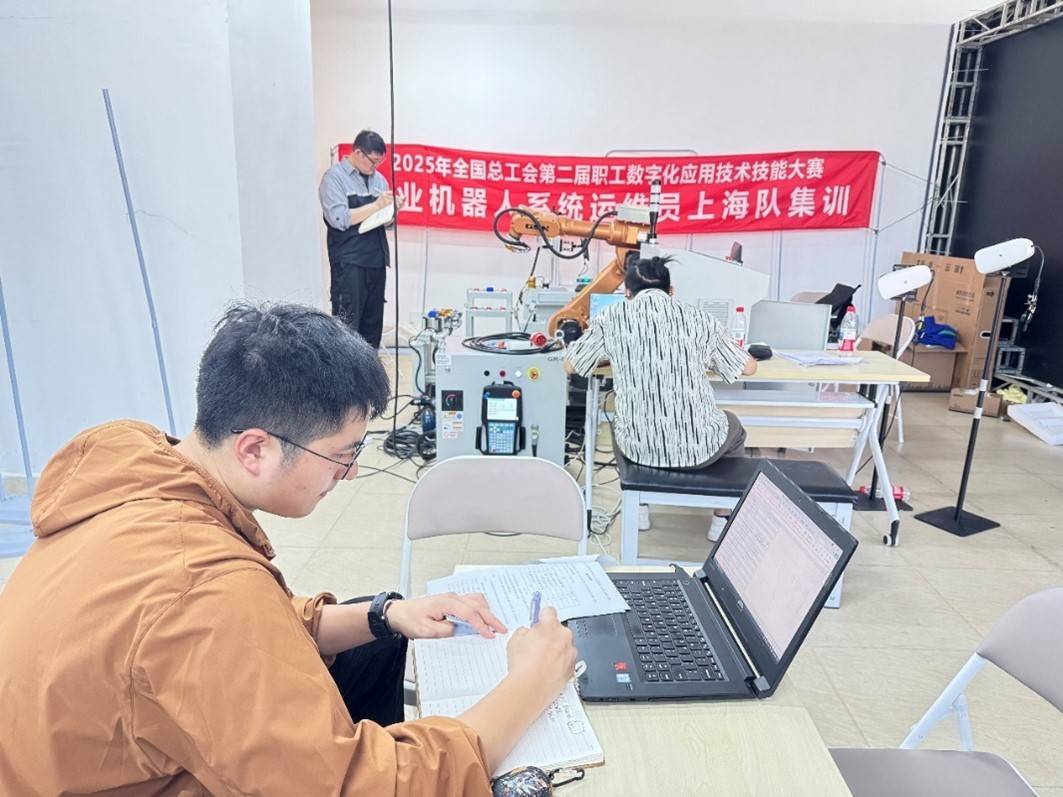 上海机器人系统运维选手集训有序推进<strong></p>
<p>比特币目前价格</strong>,“破阵”指日可待