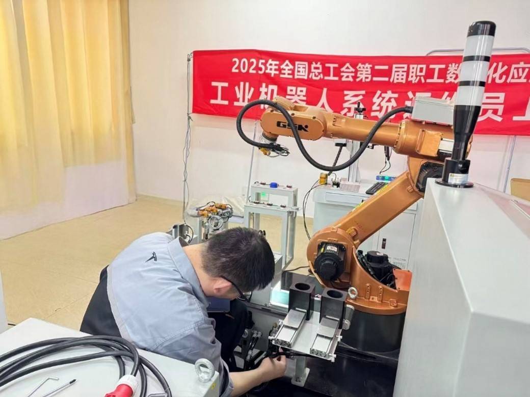 上海机器人系统运维选手集训有序推进<strong></p>
<p>比特币目前价格</strong>,“破阵”指日可待