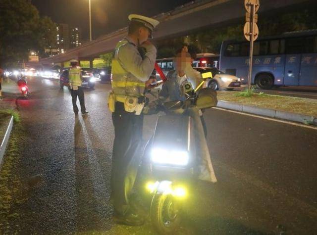 北京“电子眼”开始抓拍电动自行车违法<strong></p>
<p>比特币最新价</strong>,试点审核录入电动自行车违法行为3.8万起