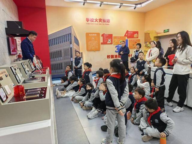 “泉民消防<strong></p>
<p>比特币最新价</strong>,生命至上”山东师范大学附属小学2024级7班雏鹰小队活动举行