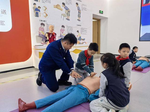 “泉民消防<strong></p>
<p>比特币最新价</strong>,生命至上”山东师范大学附属小学2024级7班雏鹰小队活动举行