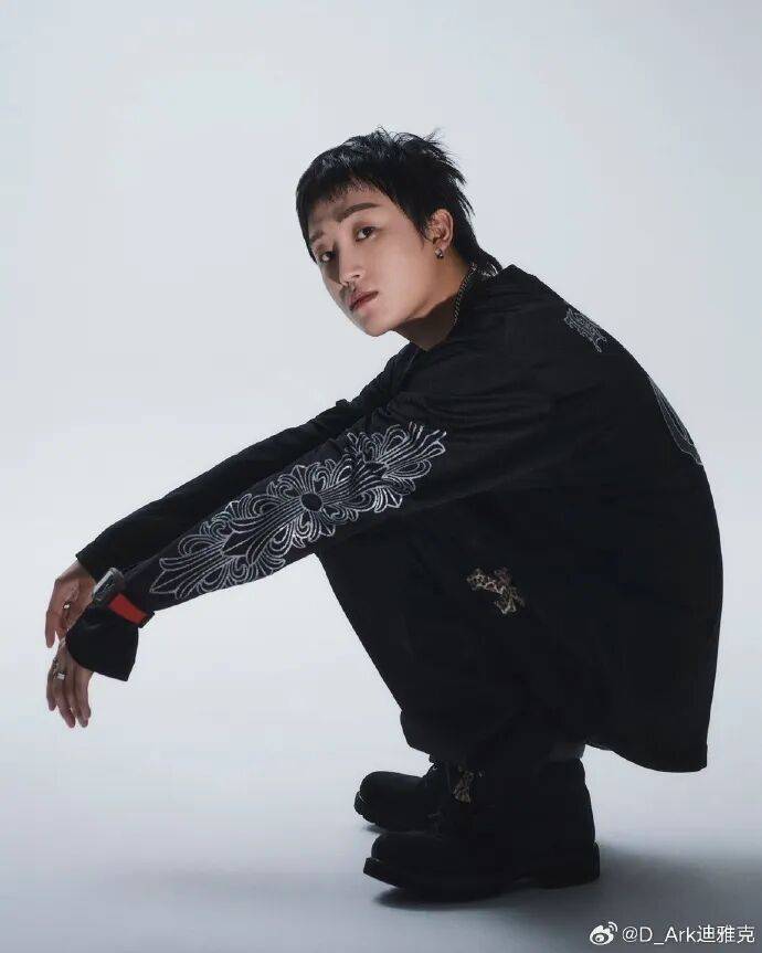 中国男歌手涉毒被捕<strong></p>
<p>怎么买比特币</strong>!