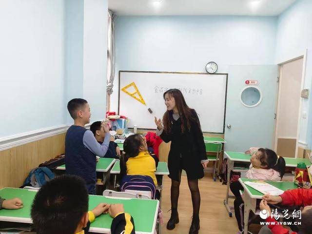 健康“食”光 守护“胃”来——自强社区开展少儿食品安全知识微课堂