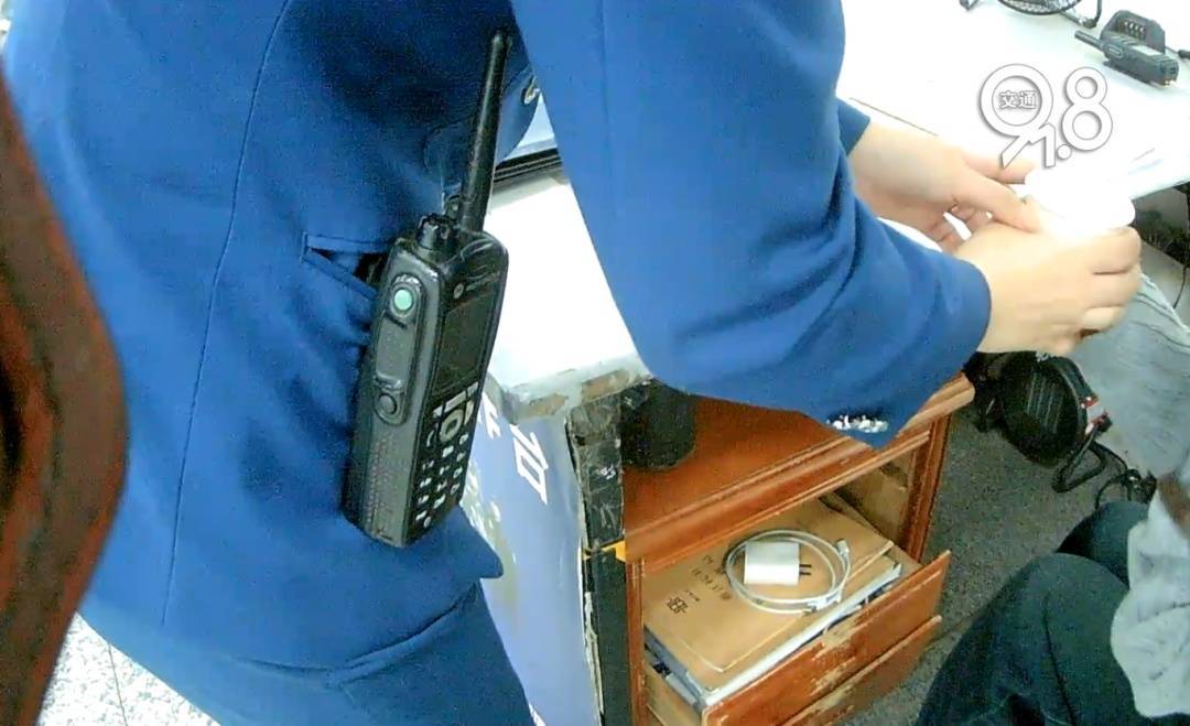 杭州地铁内<strong></p>
<p>比特币价格行情</strong>,女乘客突然崩溃大哭!紧接着……这一幕被拍下