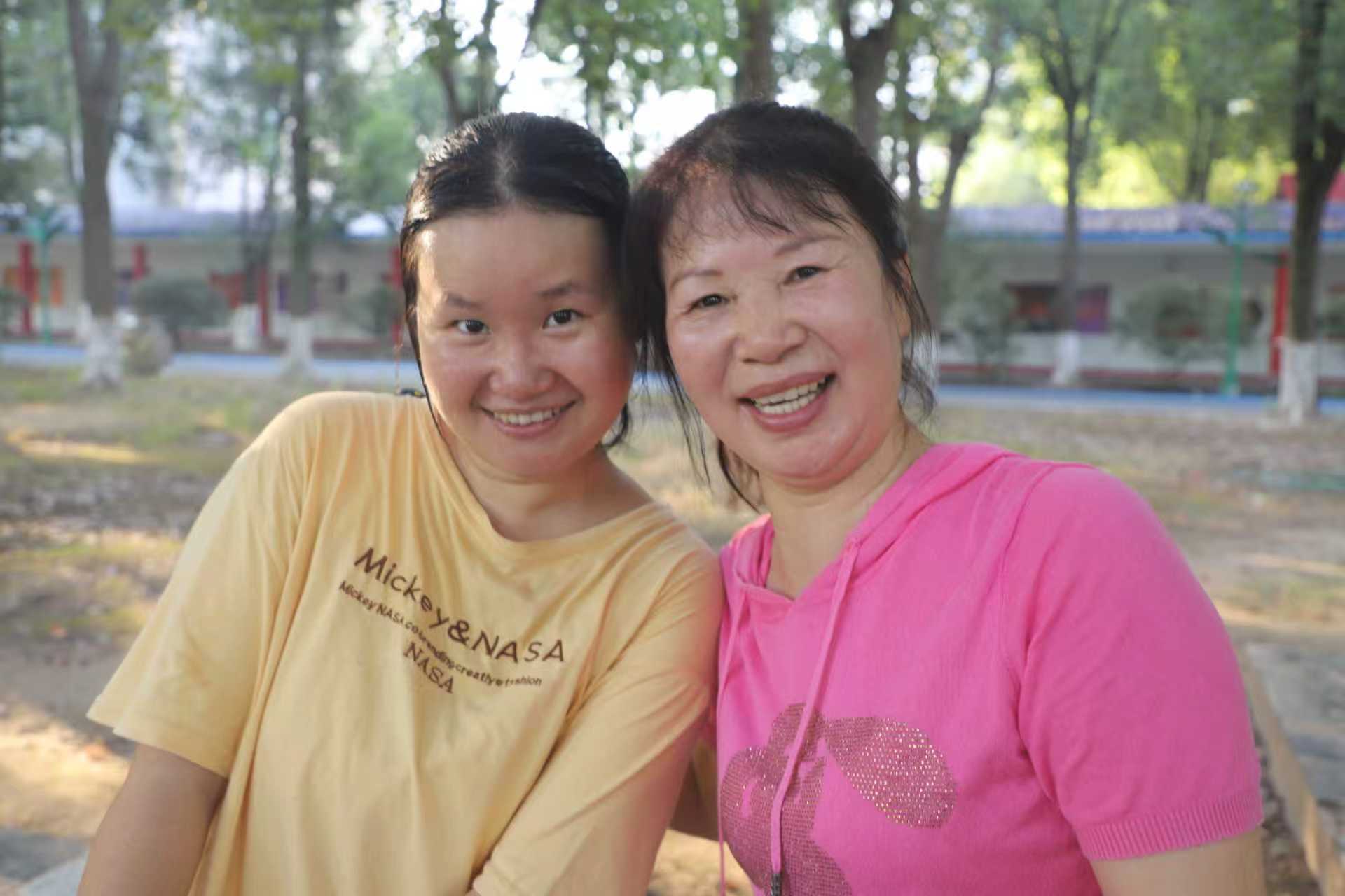 益阳一妈妈跳广场舞10年“唤醒”植物人女儿：医生说舞乐能刺激神经，我就照做了