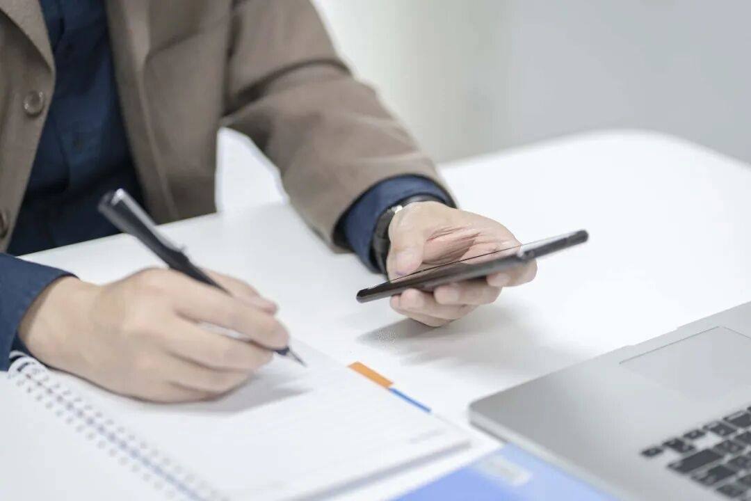 国安部:一机关新任干部为炫耀公务员身份<strong></p>
<p>比特币多少钱一枚</strong>,擅自将秘密级文件发朋友圈,造成泄密被处分