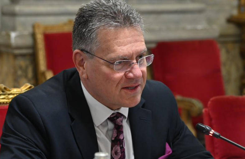 欧盟高官：向中方提交了2000份稀土申请<strong></p>
<p>今天比特币价格</strong>，刚过了一半