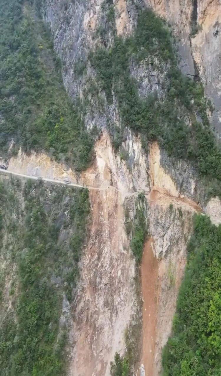 重庆网红“挂壁公路”垮塌<strong></p>
<p>今天比特币价格</strong>,附近村民外出绕行已半月盼修复,当地:已完成排危,正在修