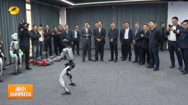 湖南省省长、浙江省省长<strong></p>
<p>比特币价值</strong>,一同观看机器人表演