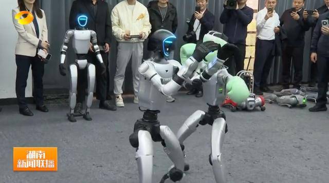 湖南省省长、浙江省省长<strong></p>
<p>比特币价值</strong>,一同观看机器人表演