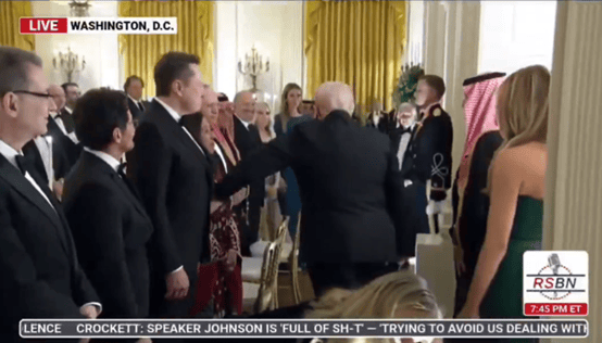 “特马”又同框<strong></p>
<p>比特币历史最高价</strong>!马斯克现身白宫 出席特朗普与沙特王储晚宴