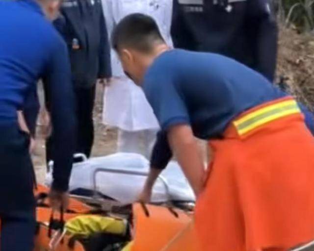 “我来个跳的”!女驴友不慎摔下巨石<strong></p>
<p>比特币历史最高价</strong>,目击者:粉碎性骨折