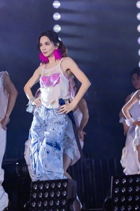 陈嘉桦<strong></p>
<p>比特币交易今日价格</strong>,不慌不忙的惊艳