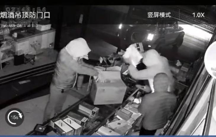 多名男子开越野车撞开烟酒店大门行窃<strong></p>
<p>比特币交易今日价格</strong>,失主报案称损失超20万元,警方回应