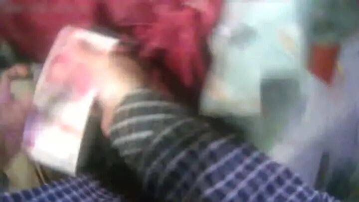 扬州一女子刷短视频惹祸:偷偷去银行取了6万现金<strong></p>
<p>比特币行情美元</strong>,结果……