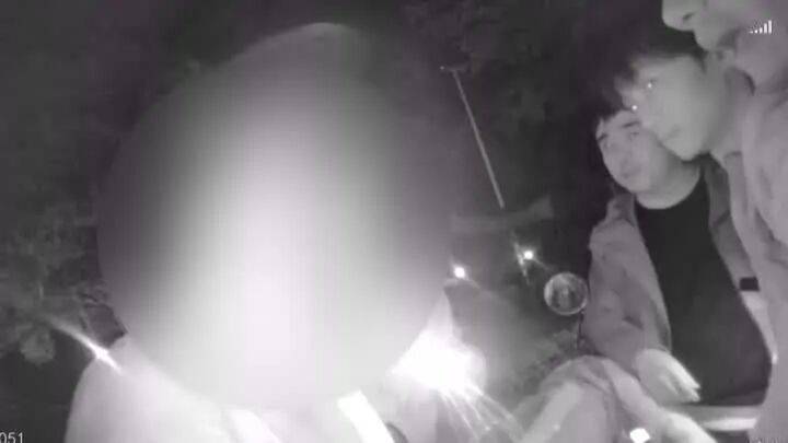 扬州一女子刷短视频惹祸:偷偷去银行取了6万现金<strong></p>
<p>比特币行情美元</strong>,结果……