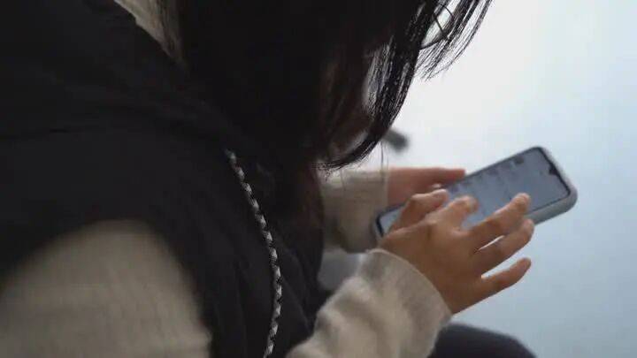 扬州一女子刷短视频惹祸:偷偷去银行取了6万现金<strong></p>
<p>比特币行情美元</strong>,结果……