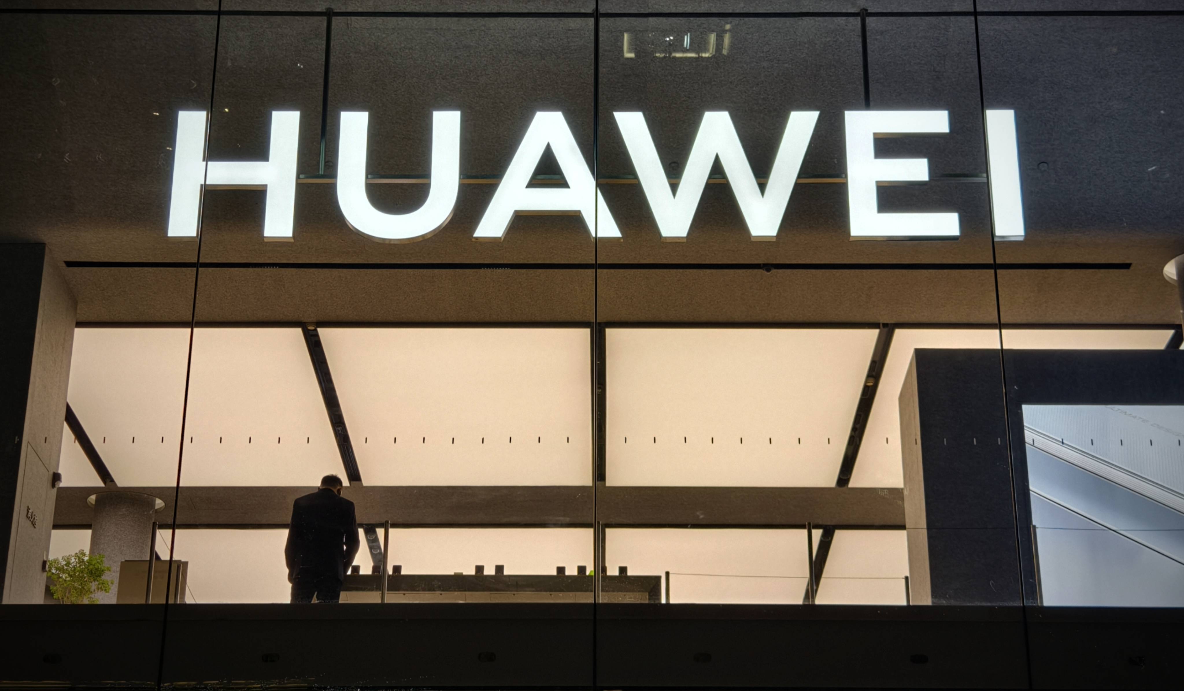 独家|华为Mate80首批备货30万台左右<strong></p>
<p>一个比特币</strong>,渠道商称“定价很有魄力”