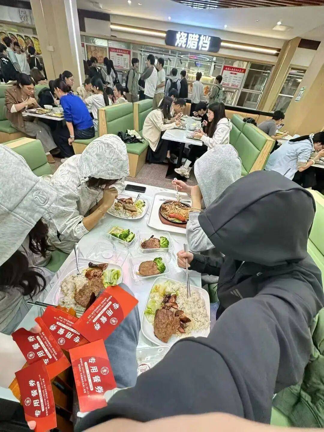 广东工业大学请6万师生吃牛扒<strong></p>
<p>一个比特币</strong>,校方回应:因近期学校喜事很多