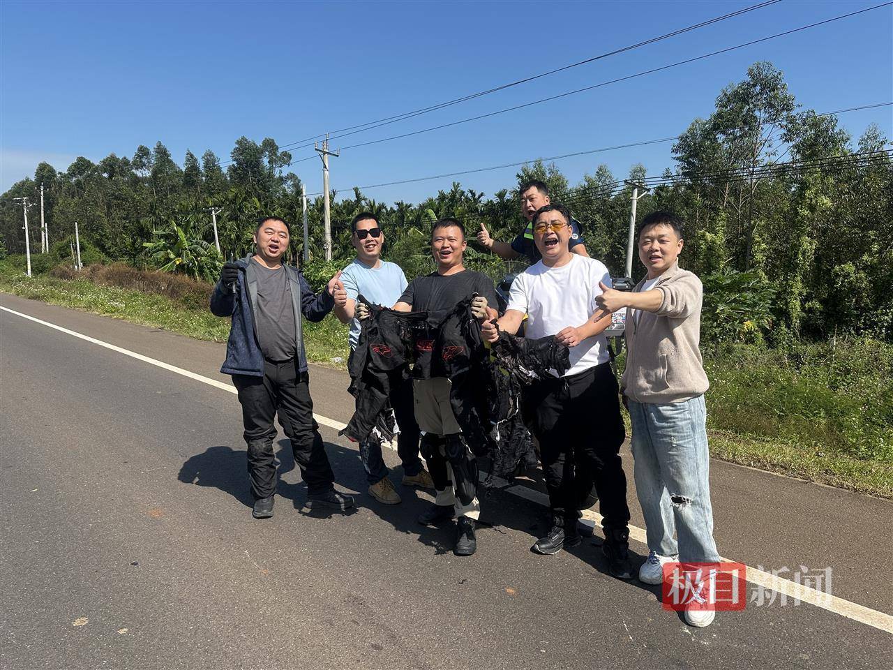 海南一女子被野蜂围攻躲进电动车挡风被<strong></p>
<p>一个比特币</strong>,5名摩友挥舞衣服施救