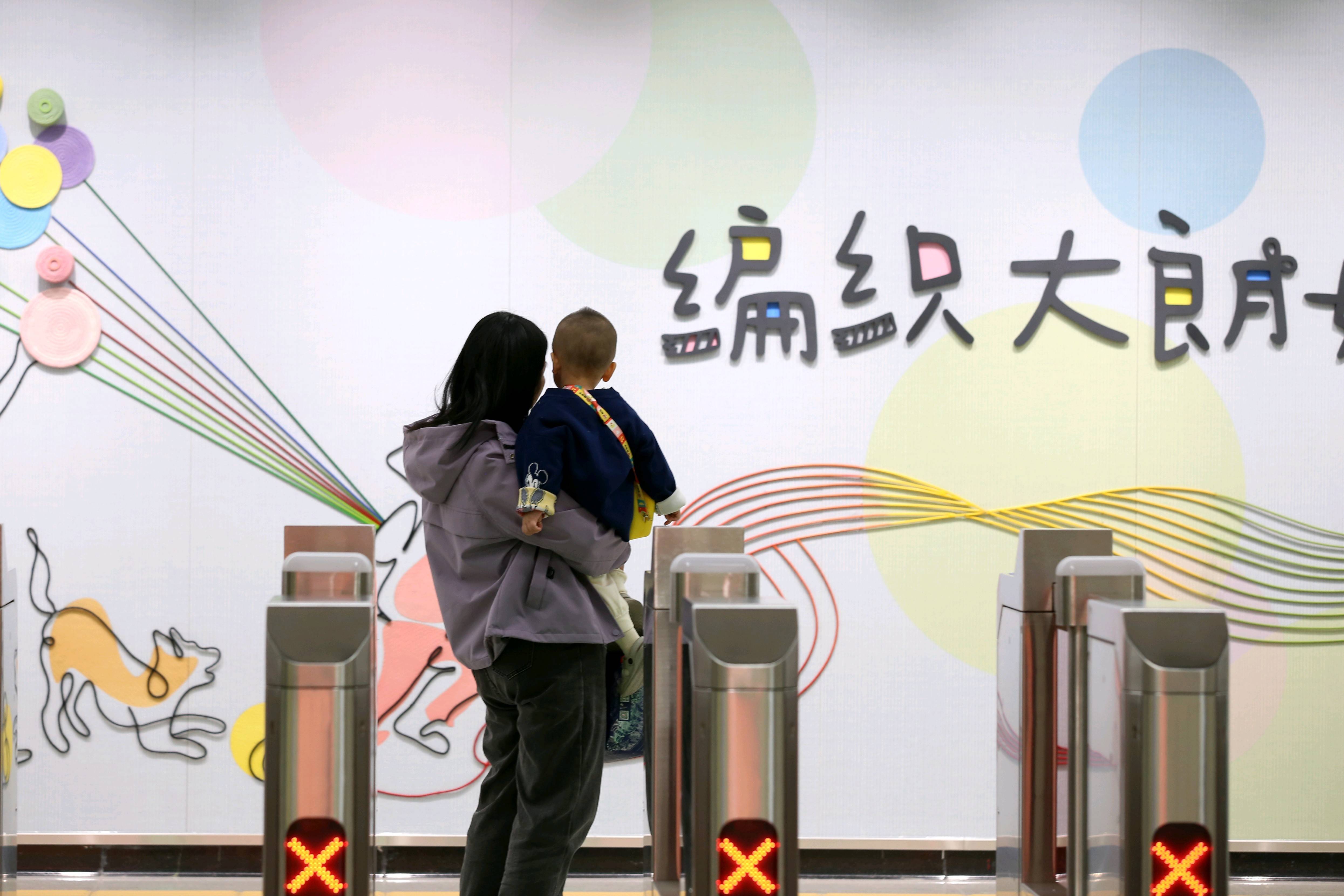 东莞地铁1号线试乘首日<strong></p>
<p>比特币软件</strong>,大朗4站“沸腾”了