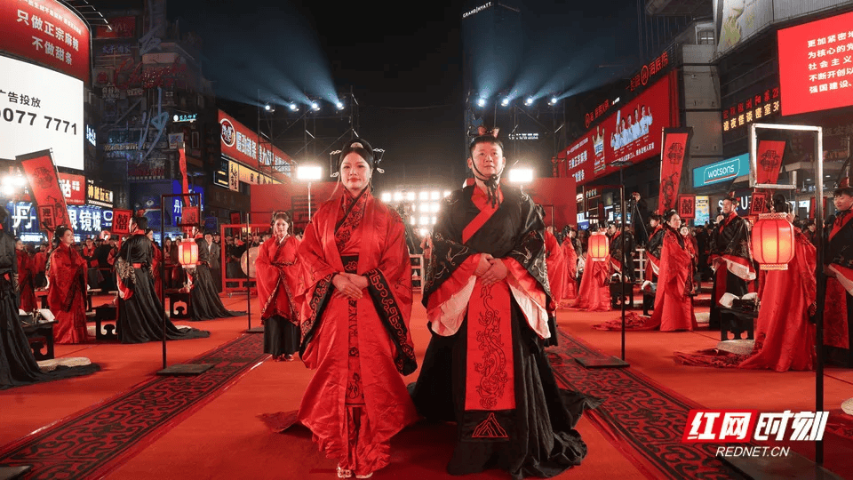 汶川地震被救起的女孩<strong></p>
<p>比特币平台</strong>,17年后和救她的军人结婚了