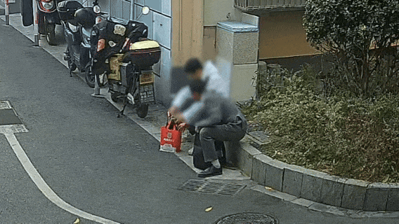 上门取走19万元<strong></p>
<p>比特币兑人民币</strong>，杭州一西装革履“金融专员”被抓！在高速服务区被抓，车上塞满现金