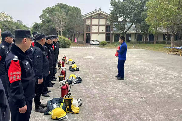 渝中区化龙桥街道开展最小应急单元技能培训