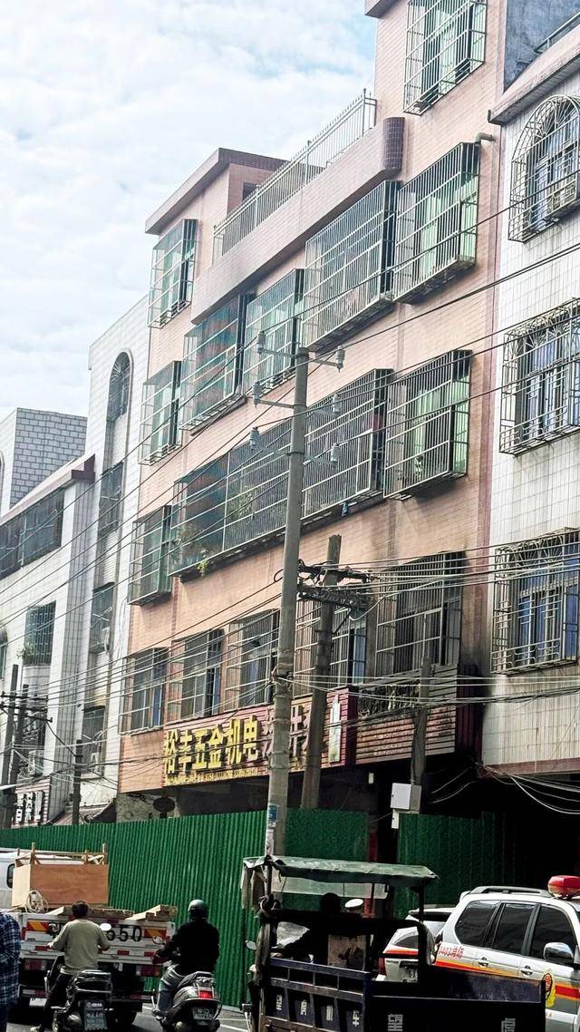 一家四代12人<strong></p>
<p>比特币行情k线图</strong>，火灾中丧生背后