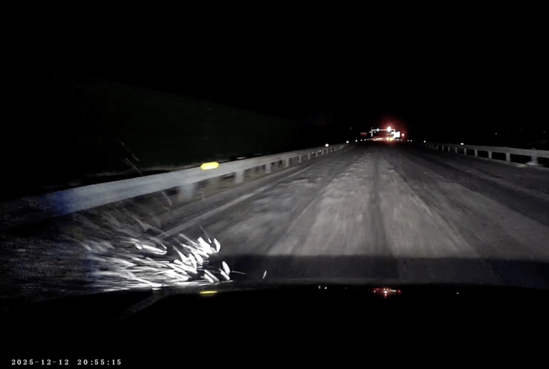 紫牛头条|40余车辆遭高速海鲜废料“臭袭”<strong></p>
<p>比特币行情k线图</strong>,交警称“非交通事故”,车主维权陷两难