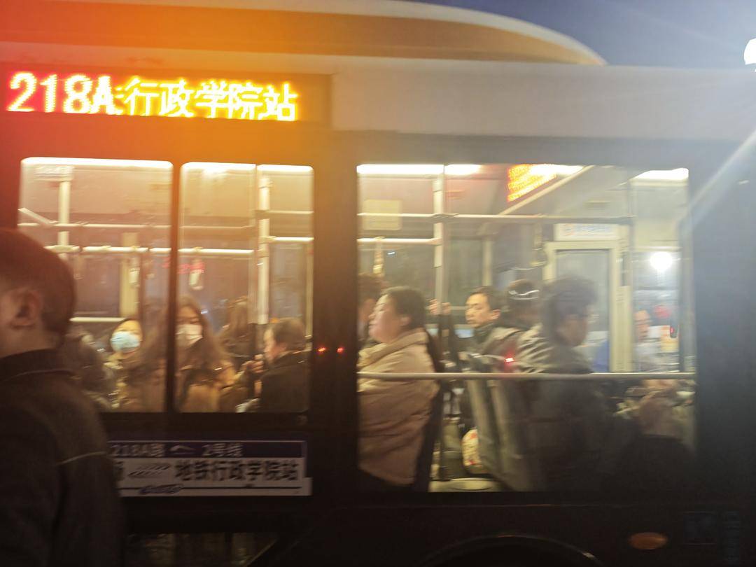 成都地铁2号线东段停运<strong></p>
<p>比特币减半时间表</strong>，通勤压力如何缓解？记者早高峰探访接驳点