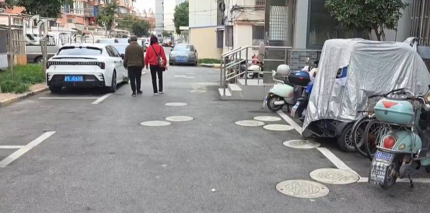 太夸张！上海人比比谁家楼下井盖多！有人家门口100个<strong></p>
<p>2012年比特币价格</strong>，“走路难！到处都像贴膏药”...